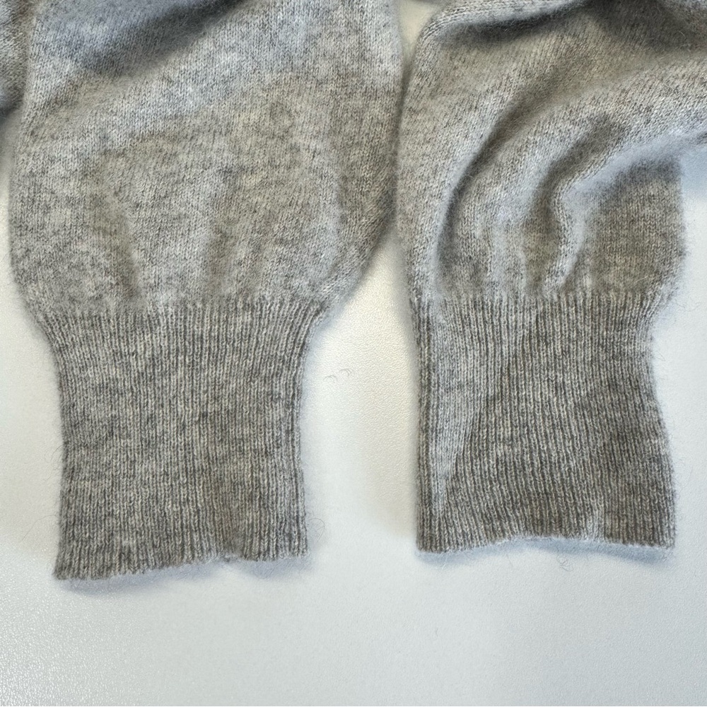 Women's V-Neck 100% Cashmere Sweater in Light Gray M/L - Picture 4 of 5